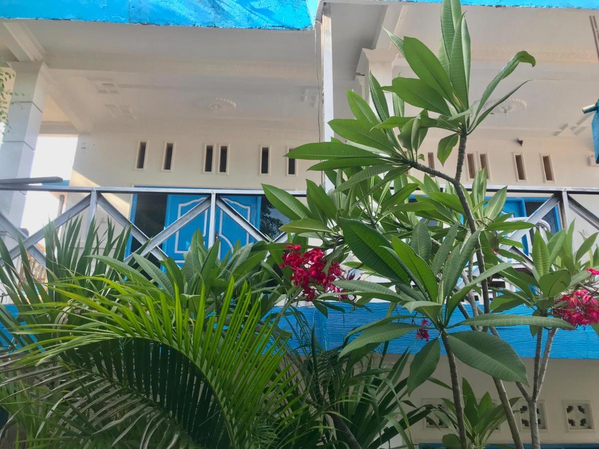 The House Hostel Gili Trawangan Exterior photo