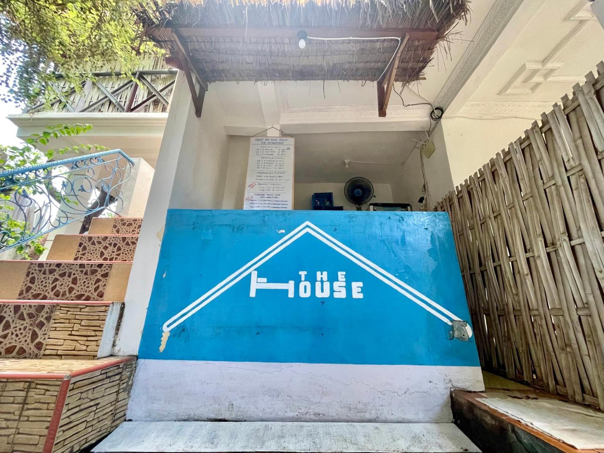 The House Hostel Gili Trawangan Exterior photo