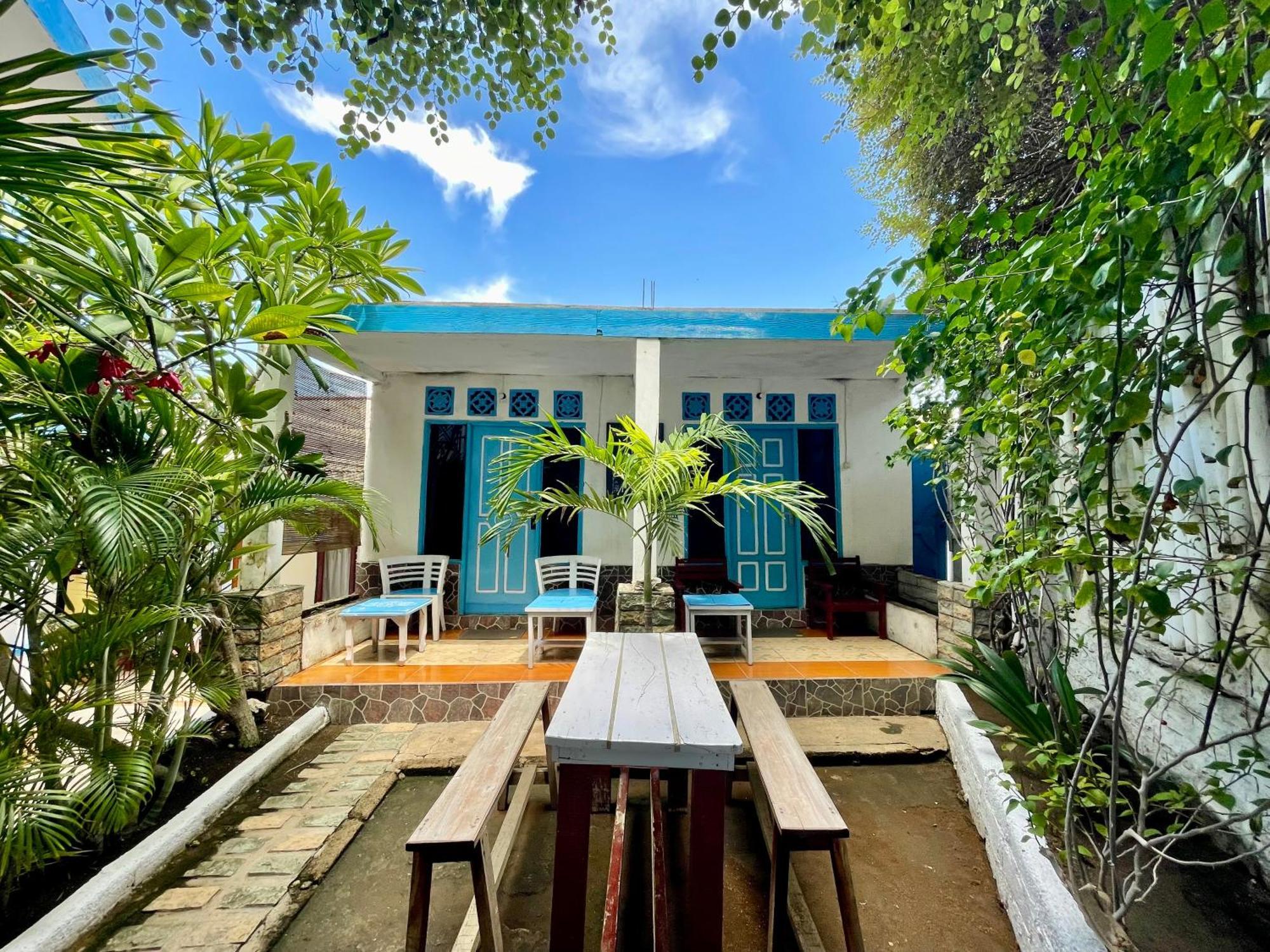 The House Hostel Gili Trawangan Exterior photo