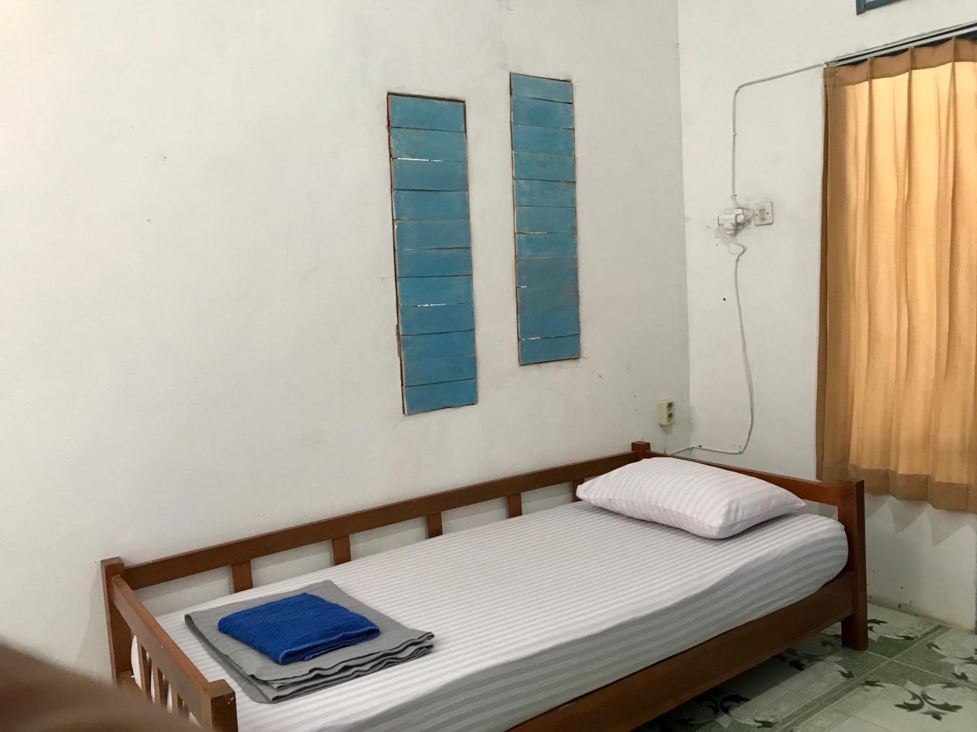 The House Hostel Gili Trawangan Exterior photo