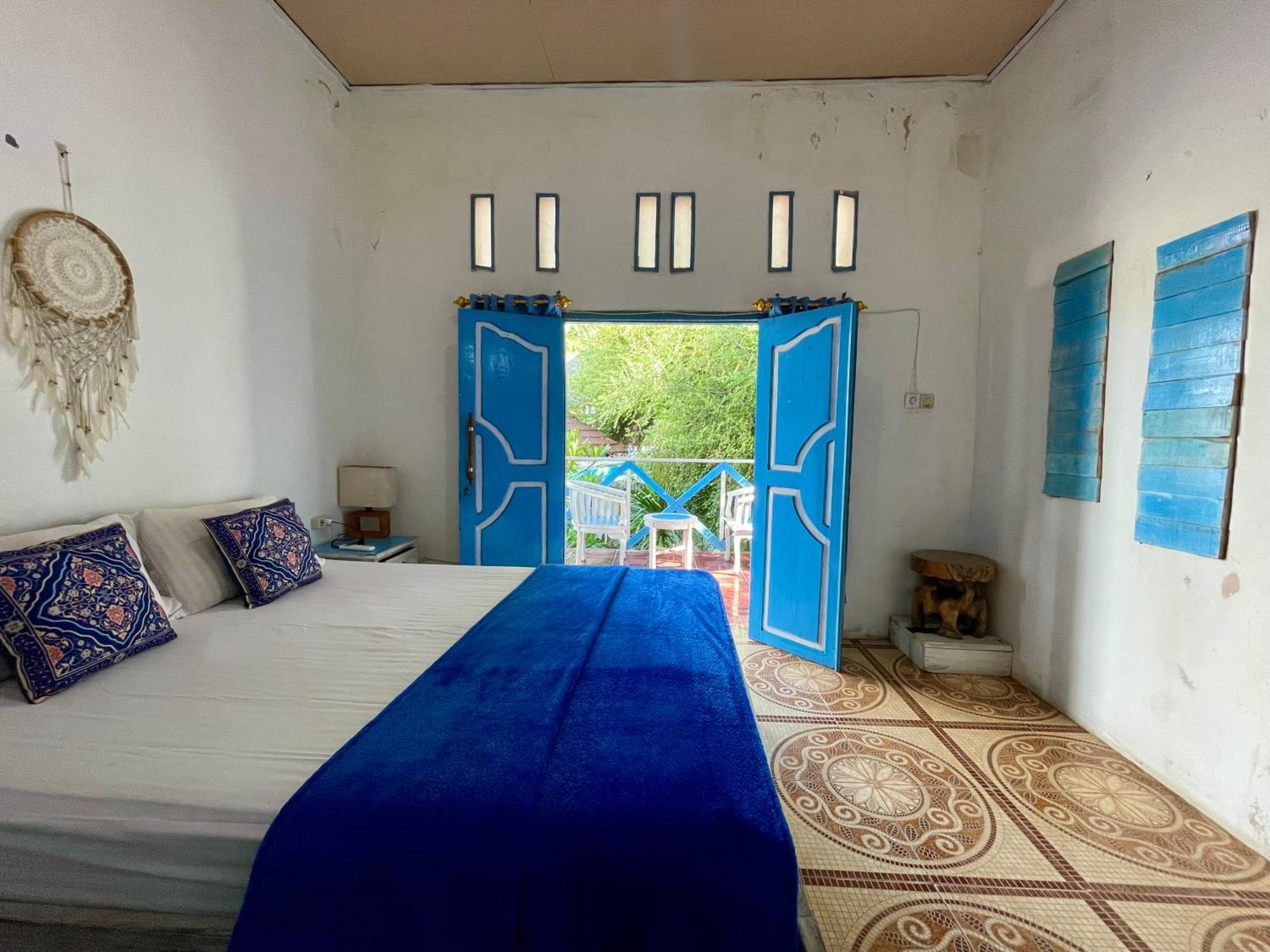 The House Hostel Gili Trawangan Exterior photo